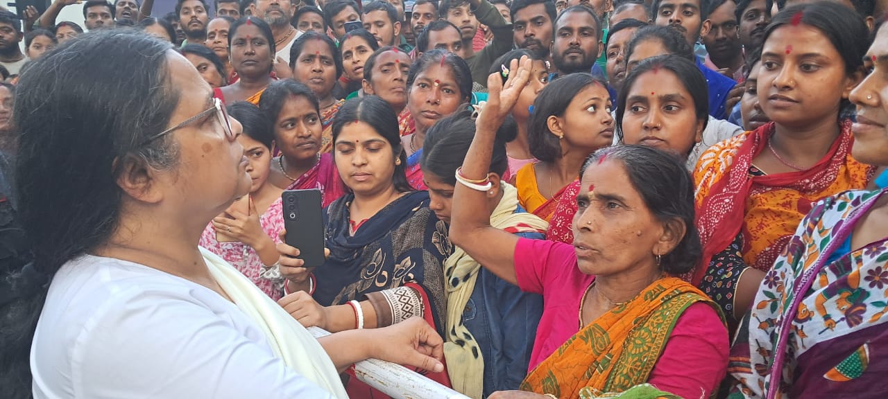 Nirbhoy Didi engaging with community members